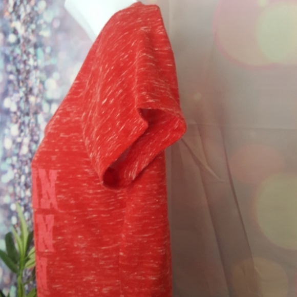 Red medium Wisconsin Badgers v-neck graphic tee - Picture 4 of 7